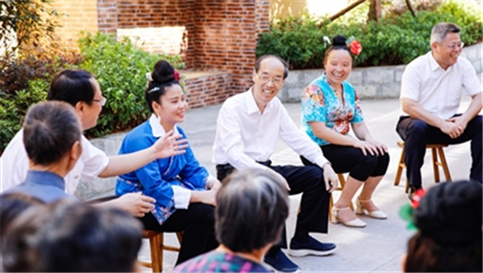 獻(xiàn)出支持與關(guān)愛(ài)——建設(shè)高水平新時(shí)代中國(guó)特色社會(huì)主義參政黨·社會(huì)服務(wù)篇
按照中共中央對(duì)打贏脫貧攻堅(jiān)戰(zhàn)、做好脫貧攻堅(jiān)民主監(jiān)督工作的新決策、新部署，民革中央將幫助貴州省解決當(dāng)前脫貧攻堅(jiān)面臨的重難點(diǎn)問(wèn)題作為工作重點(diǎn)，聚焦堅(jiān)持目標(biāo)標(biāo)準(zhǔn)、提高脫貧質(zhì)量、增強(qiáng)脫貧實(shí)效開展監(jiān)督。