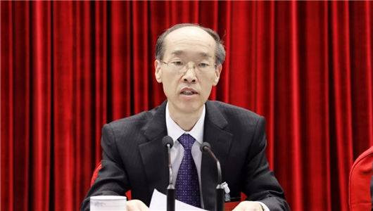 萬(wàn)鄂湘代表第十三屆中央常務(wù)委員會(huì)作工作報(bào)告