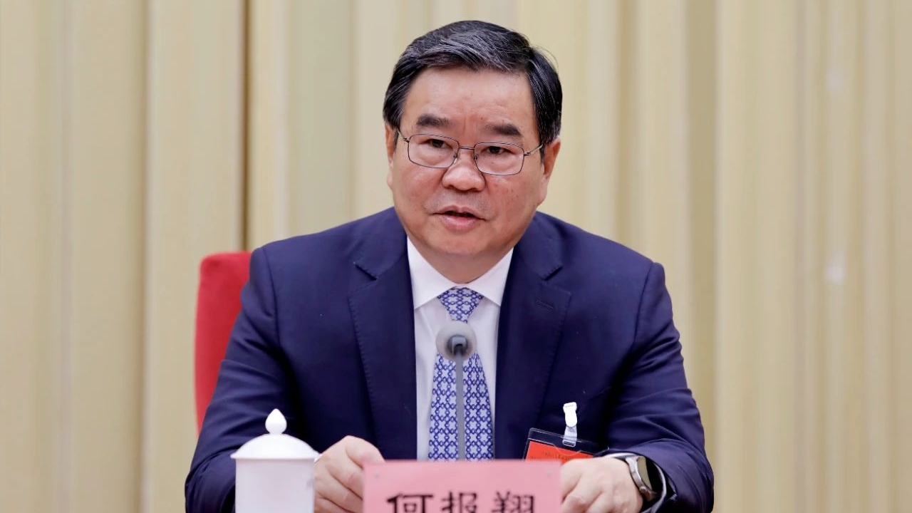 全國政協(xié)副主席、民革中央常務(wù)副主席何報翔作閉幕講話